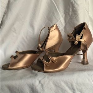 Ballroom shoes with suede soles size 8